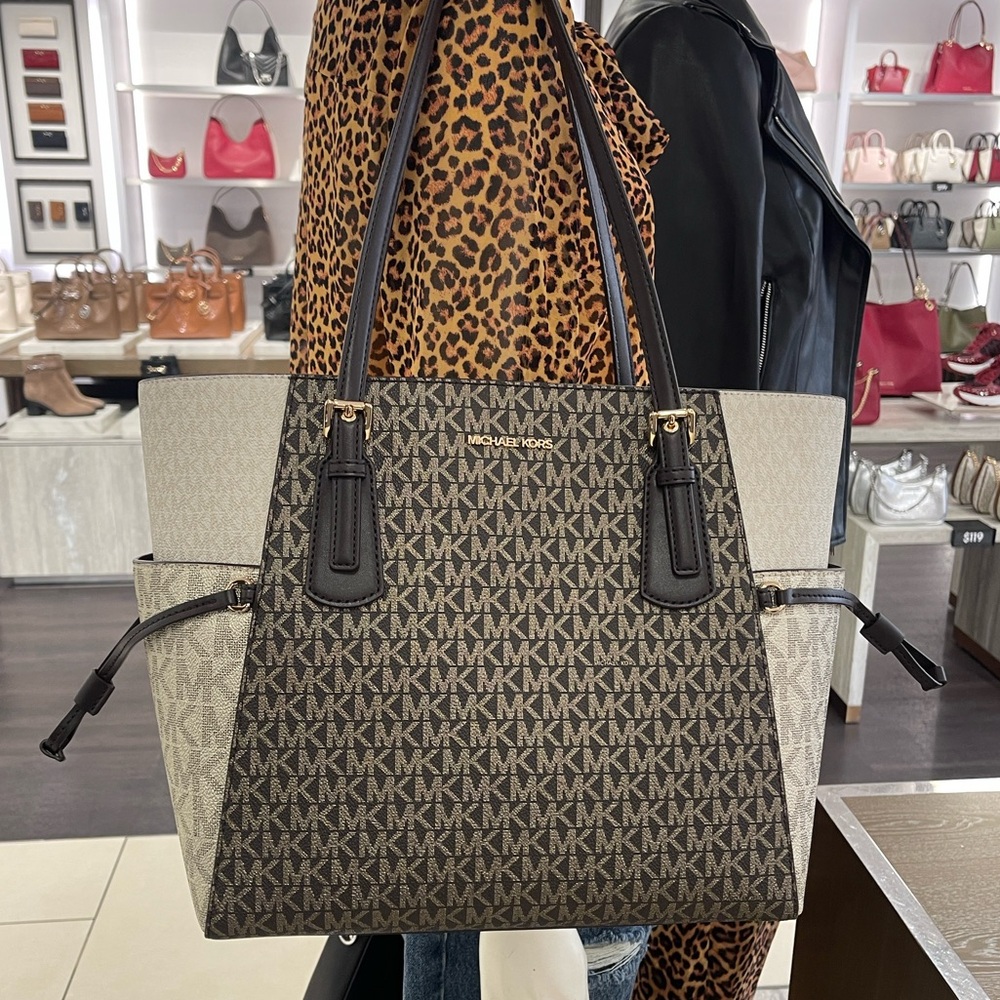 MICHAEL KORS Voyager Lg Color-Block Metallic Signature Logo EW Tote 
Brown 
NWT - Picture 14 of 16